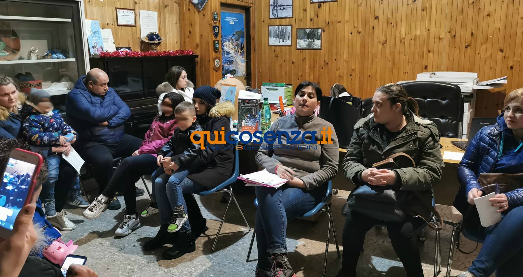 Camigliatello, l'impegno per le scuole. Genitori: "ci riuniremo ogni mese per monitorare" 51 riunione genitori camigliatello scuole