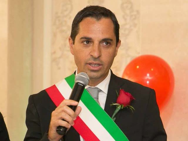 Lo studio sindaco del sindaco dato alle fiamme per sbaglio da un ragazzino 51 rosario macri
