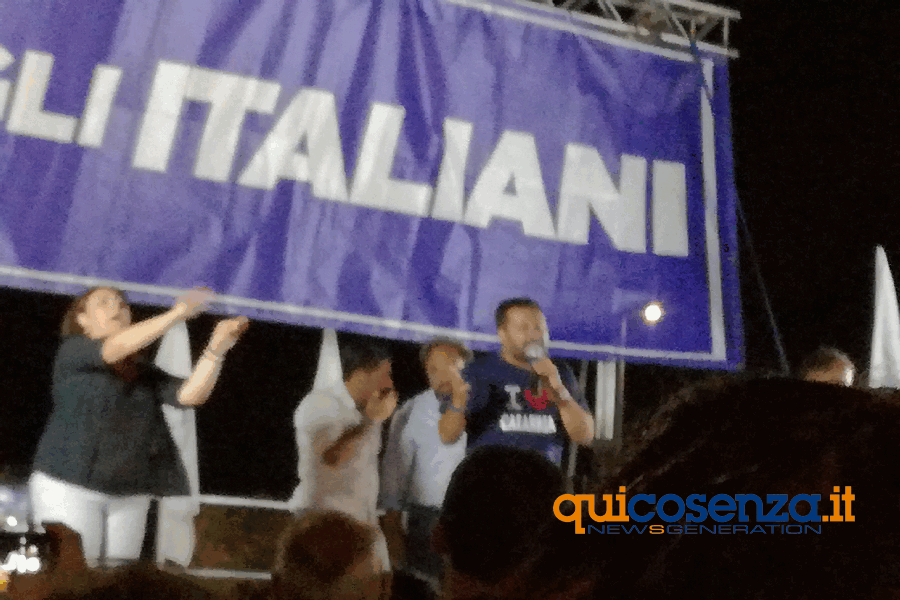 Provocò blackout al comizio di Salvini, caso archiviato per l'attivista di Prendocasa 51 salvini P 0005