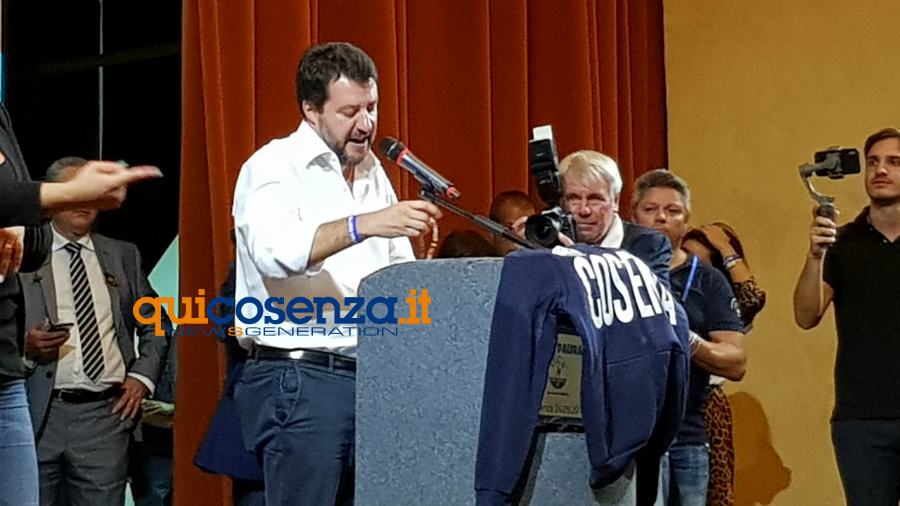 salvini con il rosario