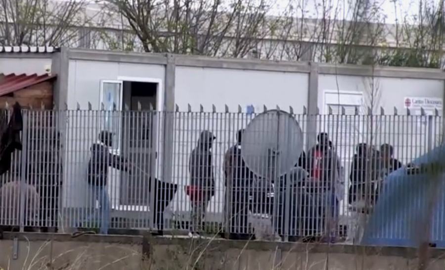 Covid: tensioni alla tendopoli di San Ferdinando, nuova sassaiola contro poliziotti 51 san ferdinando tendopoli