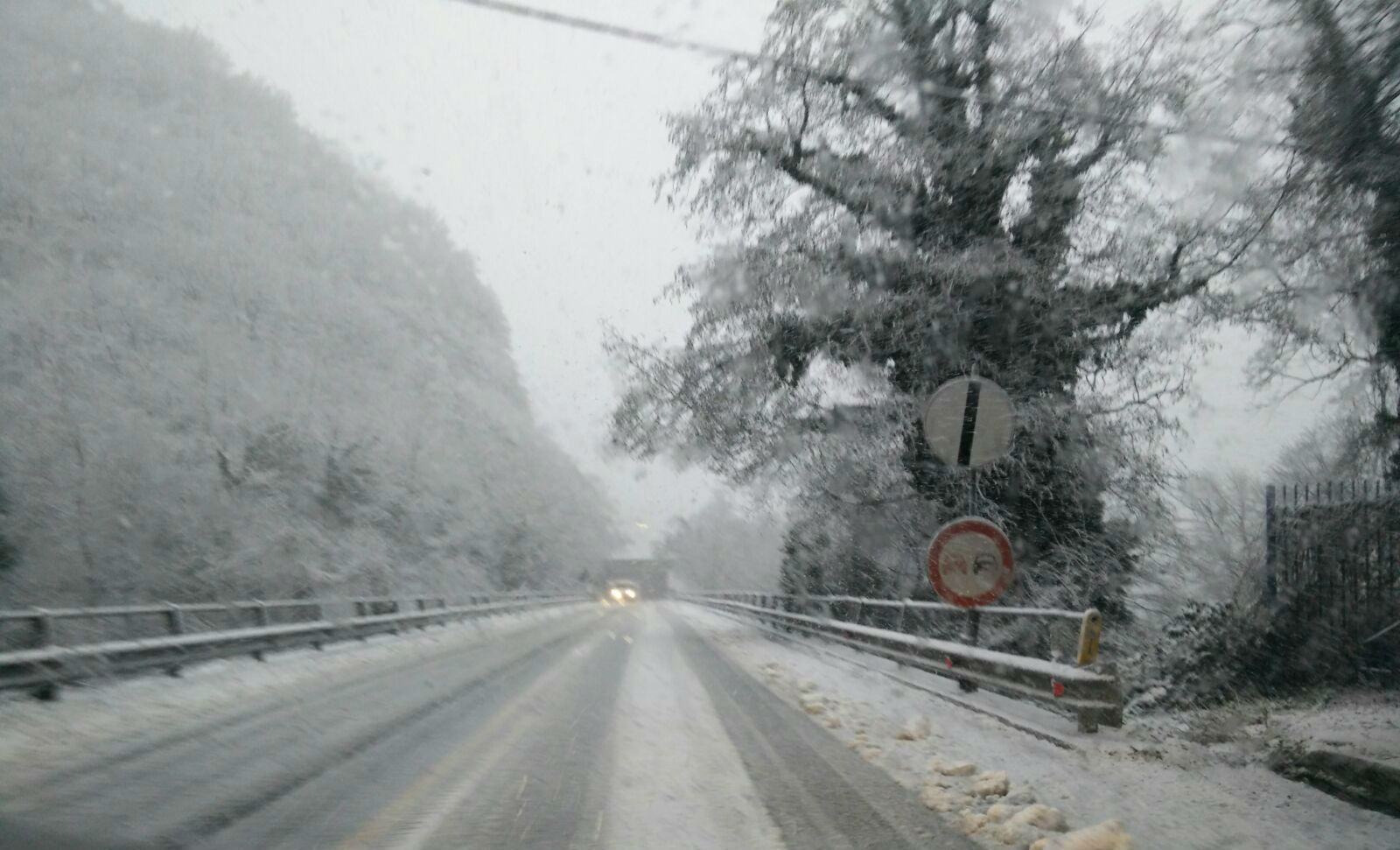 Strade innevate in provincia di Cosenza dalla statale 107 all'autostrada del Mediterraneo 55 san fili