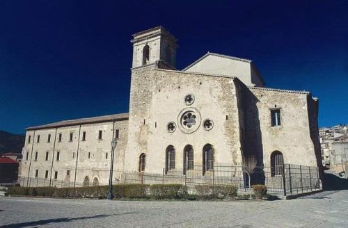 E' dei cittadini l'Abbazia florense usata come ricovero per anziani da una clinica privata 51 san giovanni in fiore 1