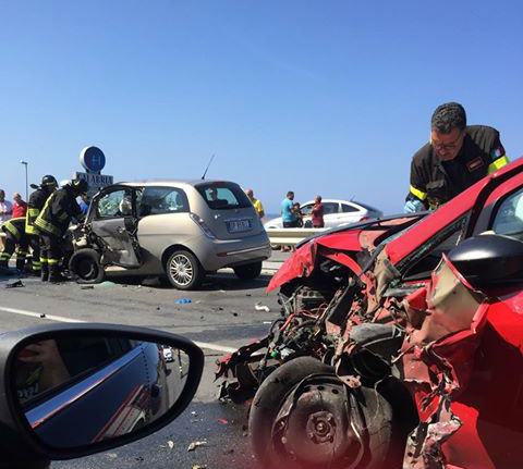 Incidente sulla statale 18 nei pressi di San Lucido 55 san lucido