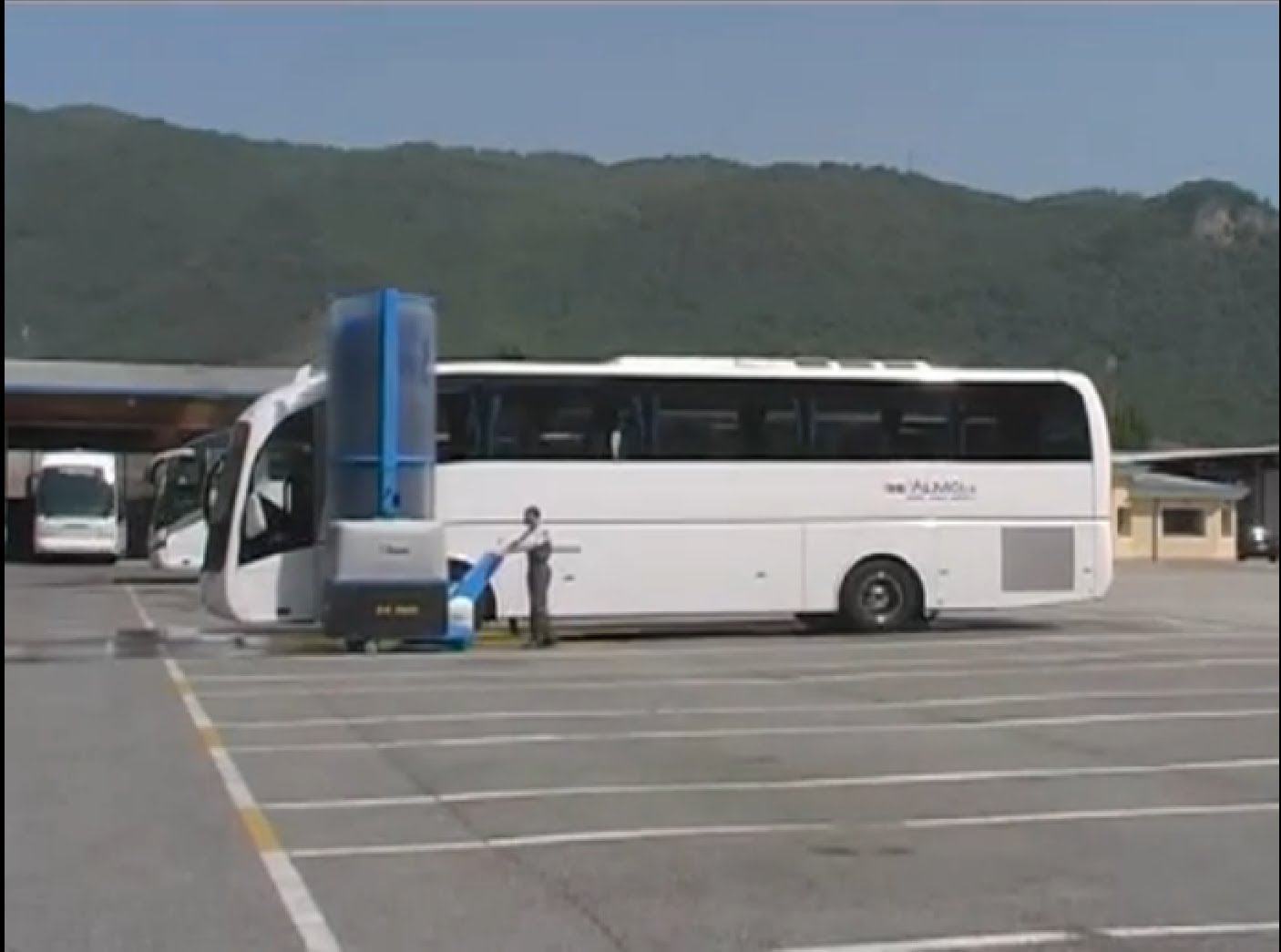 Lavavano gli autobus del paese senza autorizzazione con un macchinario abusivo 53 san marco2
