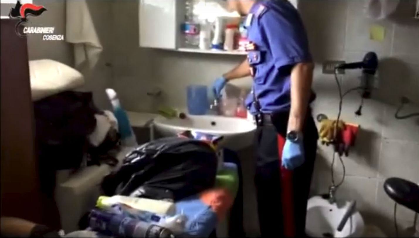 Abbandona la moglie in una casa senza acqua e senza cibo in provincia di Cosenza (VIDEO) 51 sandemetrio