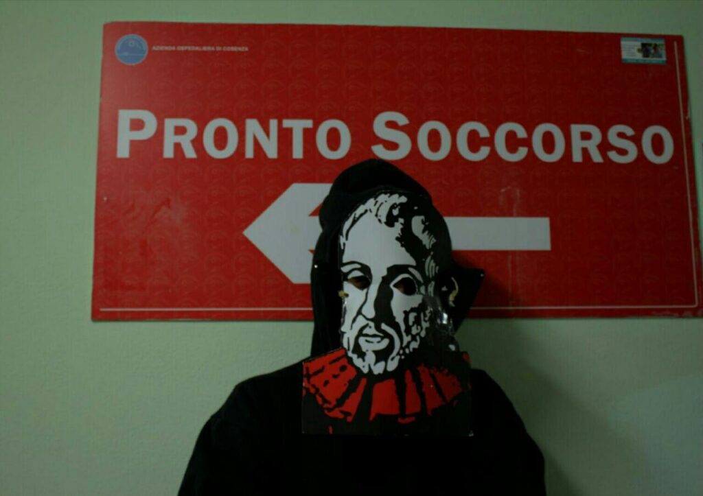 Irruzione di Telesio all'Annunziata per denunciare chi ha distrutto la sanità cosentina (FOTO/VIDEO) 6 sanita 5