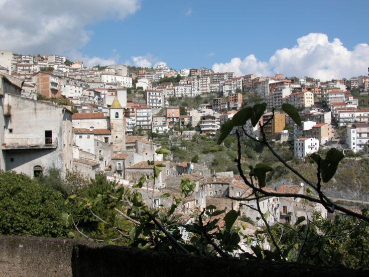 Tragedia nel cosentino, accoltella la compagna e si lancia dal balcone 71 saracena