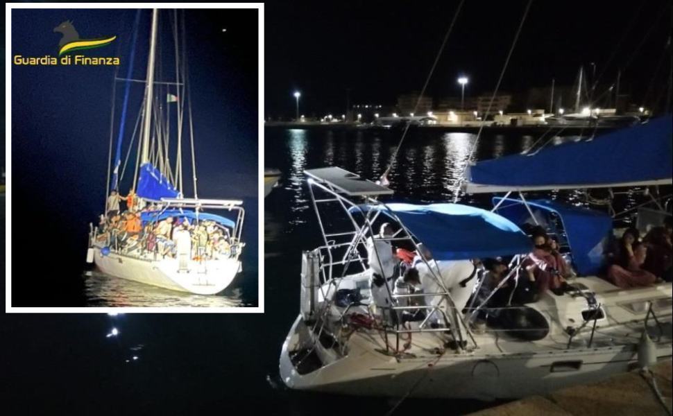 Sbarco di migranti sulle coste calabrese: fermati i presunti scafisti 51 sbarco crotone gdf