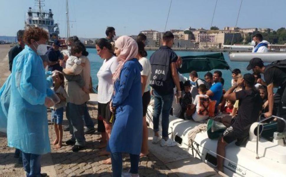 sbarco crotone2 8e04f934