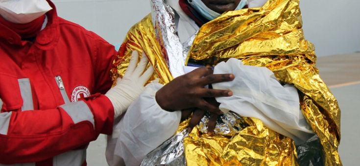 Migranti: bambino nasce sulla nave della Marina. 762 persone arrivate a Vibo 51 sbarco mamma neonato