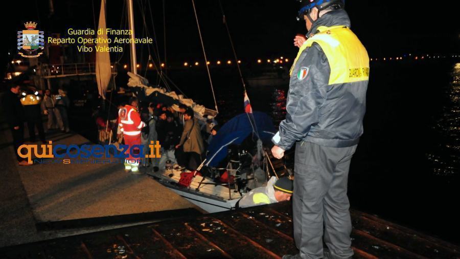 sbarco migranti corigliano 01