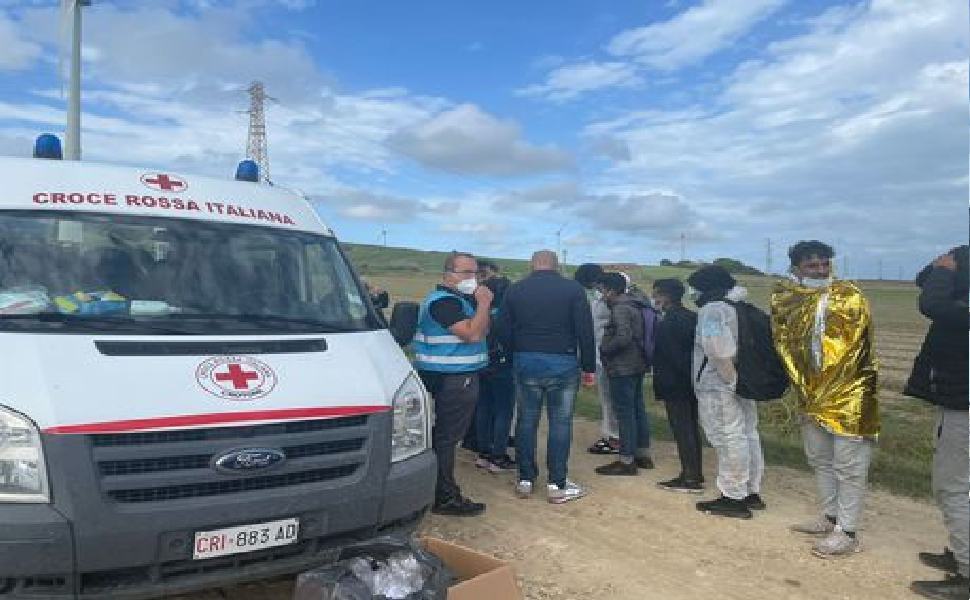 sbarco migranti crotone 1 1