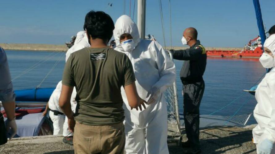 sbarco migranti crotone 4