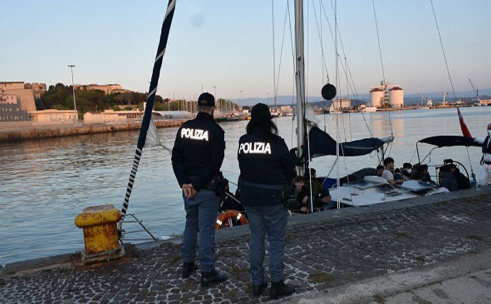 Arrestati tre presunti scafisti di nazionalità turca 51 sbarco polizia 1200x675 1