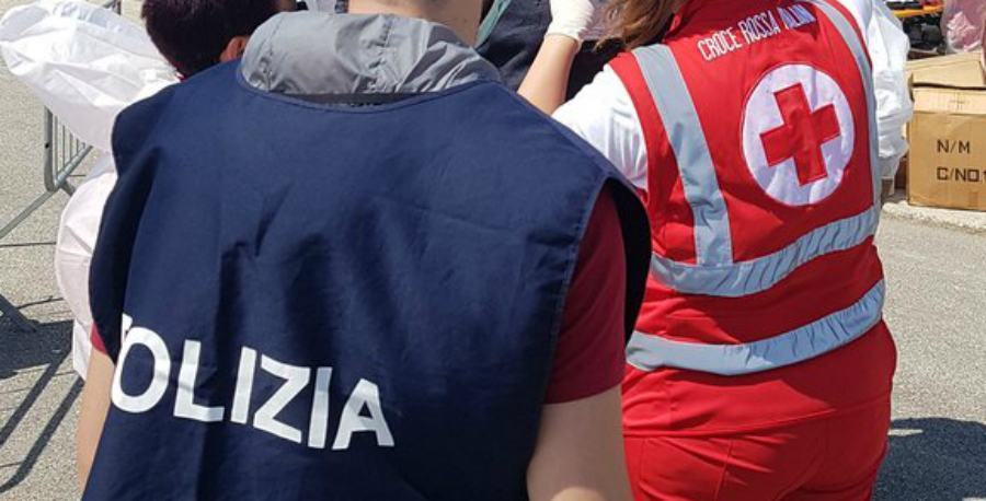 sbarco polizia croce rossa