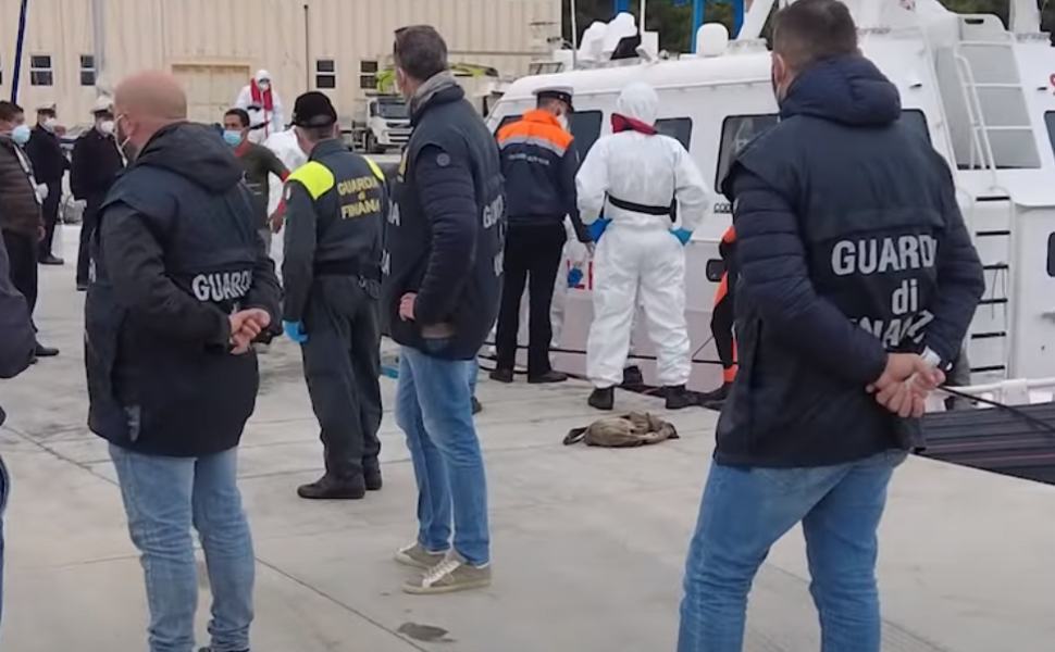 sbarco porto roccella