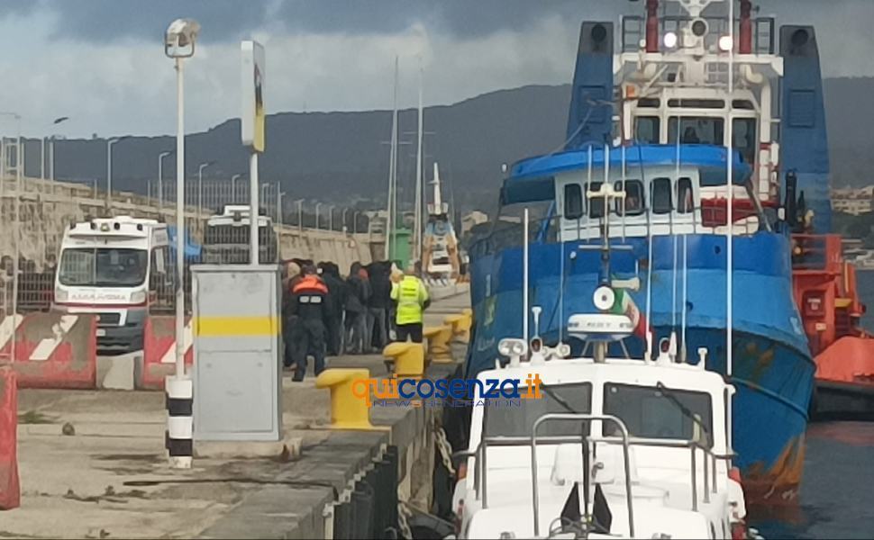 sbarco reggio calabria 11 dicembre 200 migranti 03