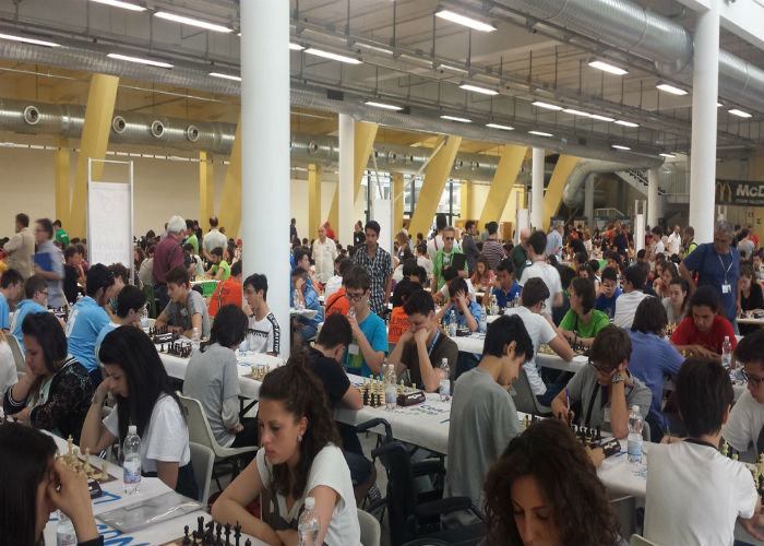 1200 giocatori da tutta Italia per le finali del torneo studentesco di Scacchi 53 scacchi