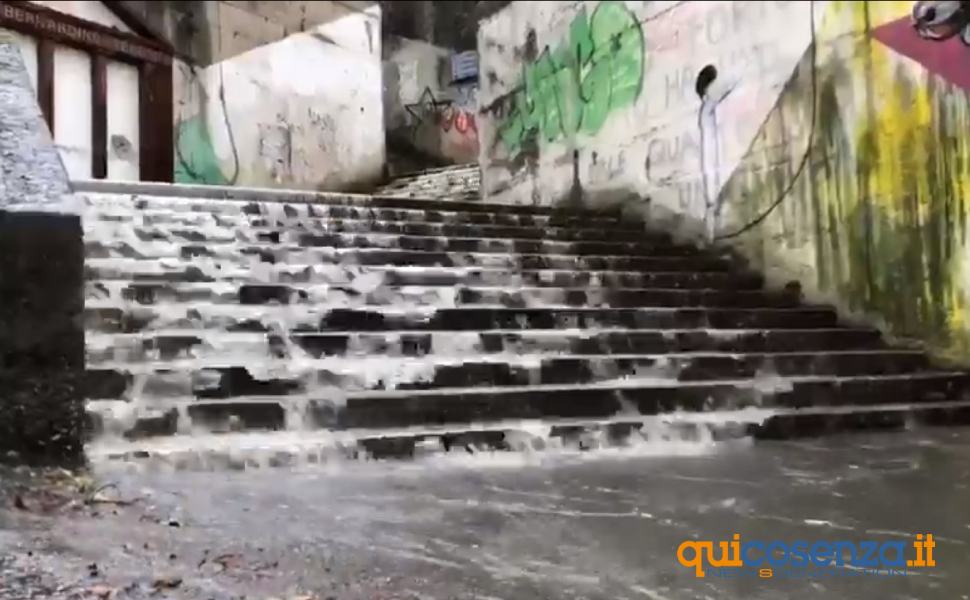scalinata telesio acqua pioggia maltempo