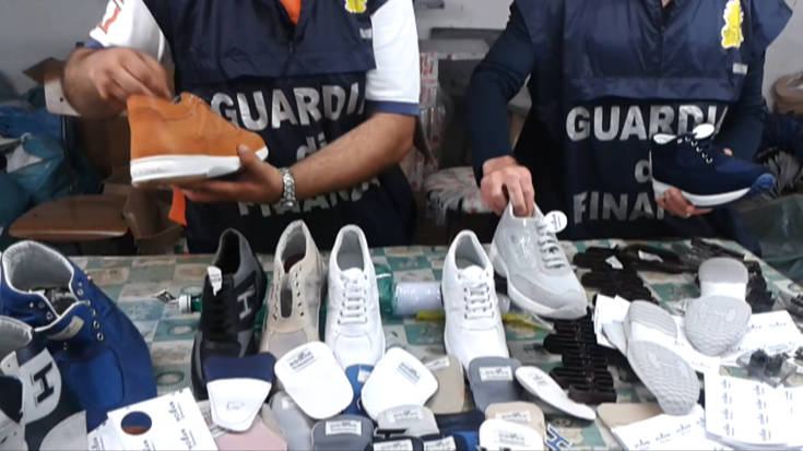 scarpe contraffatte finanza