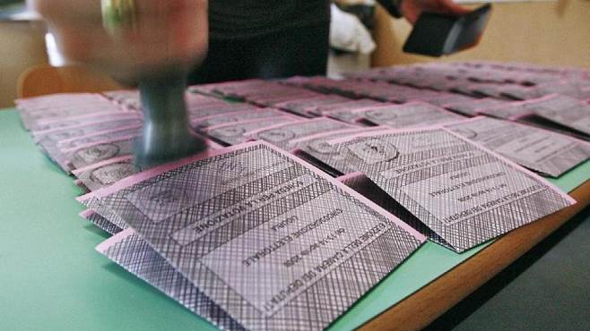 schede elettorale e timbo