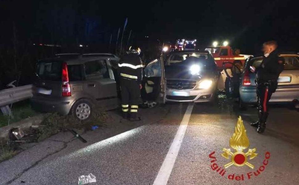 Tragico incidente sulla 106: tre auto coinvolte e una vittima 51 scontro 106 riace rc