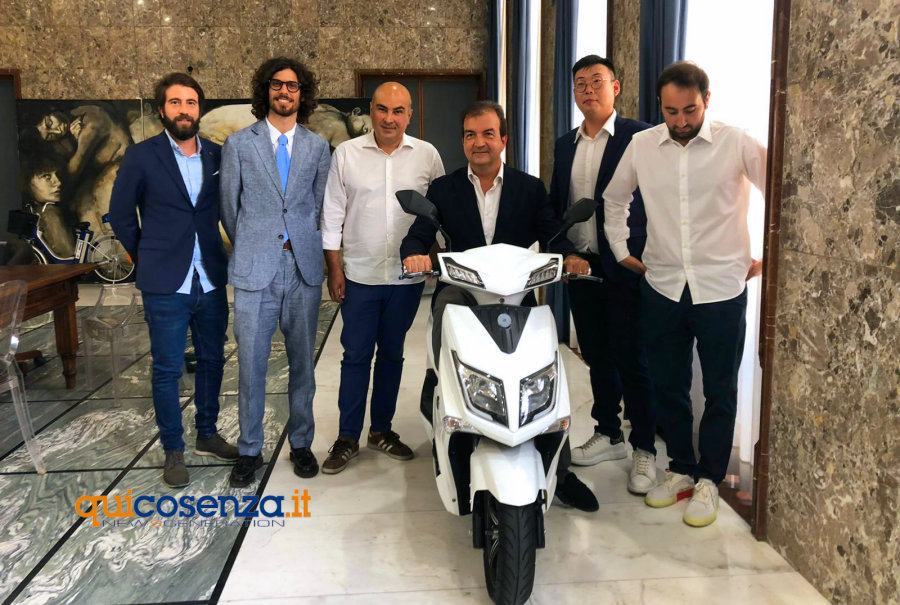 Donati tre scooter elettrici al comune di Cosenza. Saranno usati dalla Municipale 53 scooter eletrici cosenza3