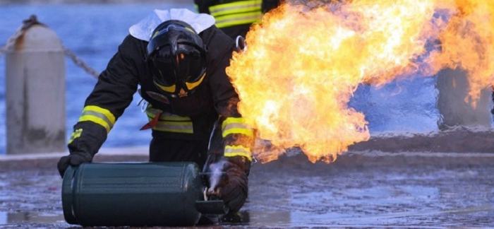 Incendio in pineta, scoppia una bombola 51 scoppio bombola