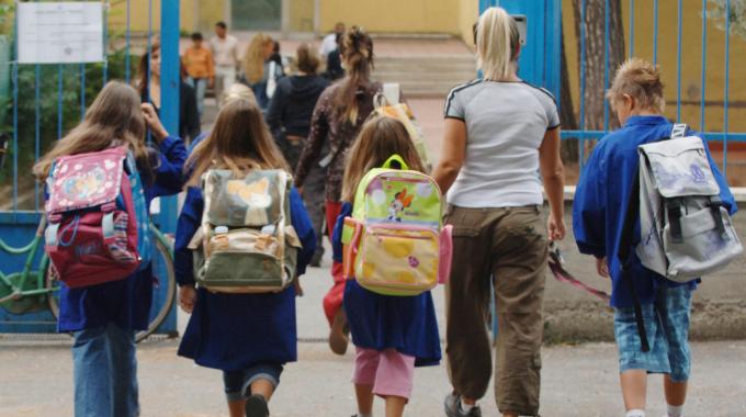 Ai genitori l'aula sembra troppo affollata, rinviato l'inizio della scuola a Marano 51 scuola 9