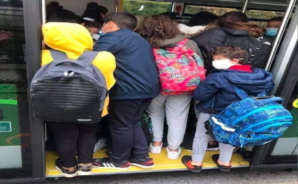 Cosenza, più bus per il rientro in aula. Polizia nelle piazzole di fermata 51 scuola bus covid 1 1