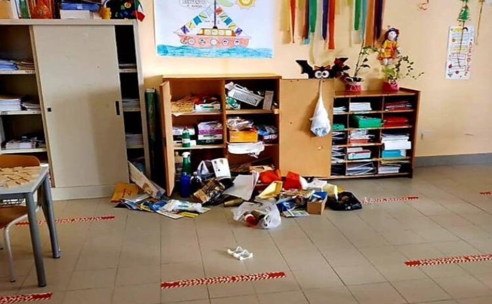 scuola crotone 26enne romeno