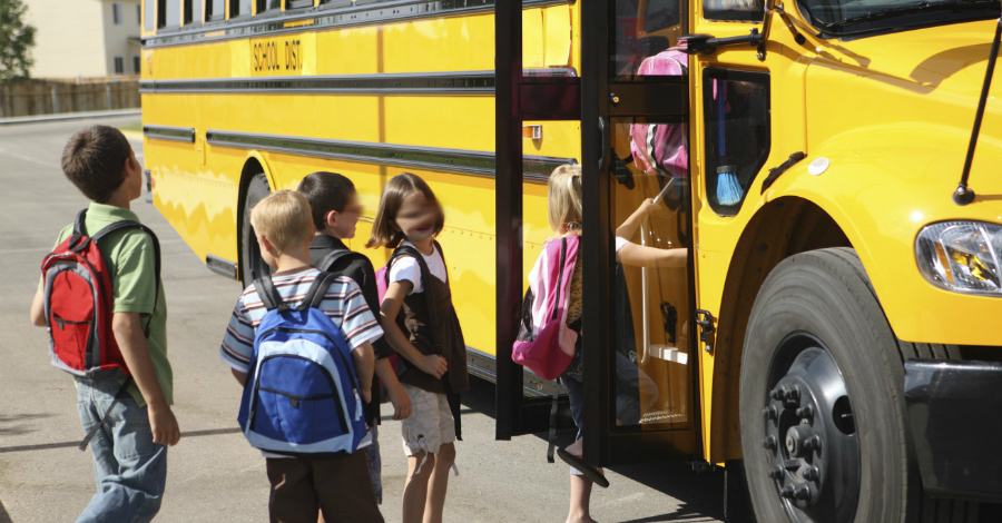 Dal 3 dicembre scuolabus per la “Lidia Plastina Pizzuti” di via Misasi 51 scuolabus bambini