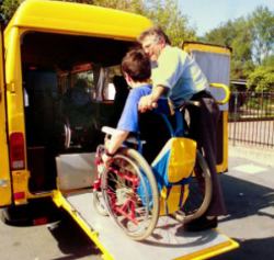 Al via il Servizio di assistenza per l'autonomia e la comunicazione, degli studenti con handicap 65 scuolabus disabili