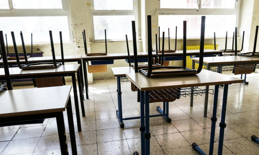 scuole chiuse banchi scuola 4