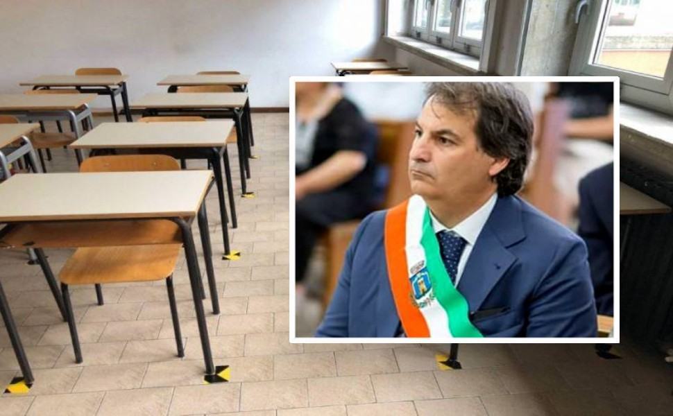 Il pugno duro del sindaco di Carolei: "riaprirò le scuole solo quando saremo tutti vaccinati" 51 scuole chiuse banchi vuoti sindaco carolei