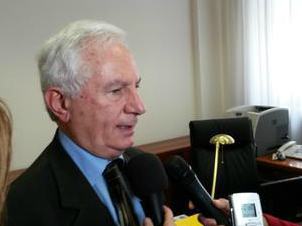 Trebisacce, Scura messo in fuga dalle contestazioni al consiglio comunale aperto sull'ospedale 65 scura 1