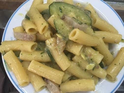Sedanini zucchine e pancetta, un mix di sapori made in Calabria 59 sedanini zucchine e pancetta1 e1442934988293