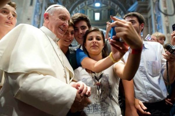 selfie di papa francesco