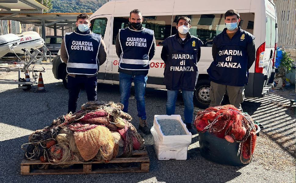 Pesca illegale, blitz della Guardia Costiera. Scattano multe e sequestri 51 sequestro bianchetto