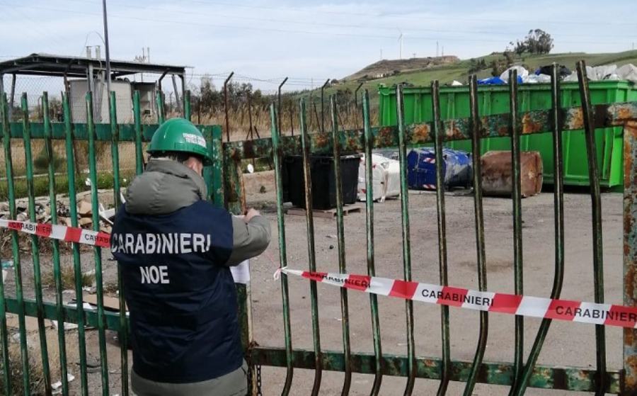 sequestro centro raccolta differenziata cutro noe