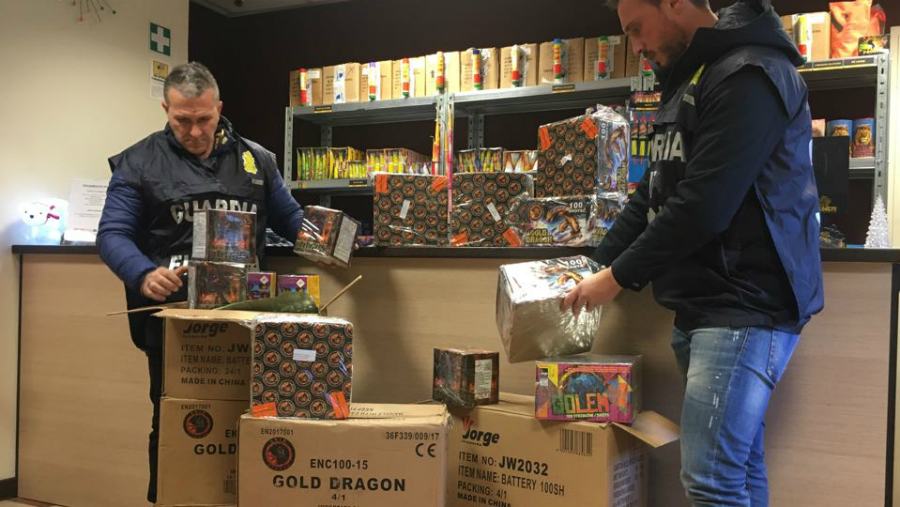 sequestro fuochi illegali finanza cosenza