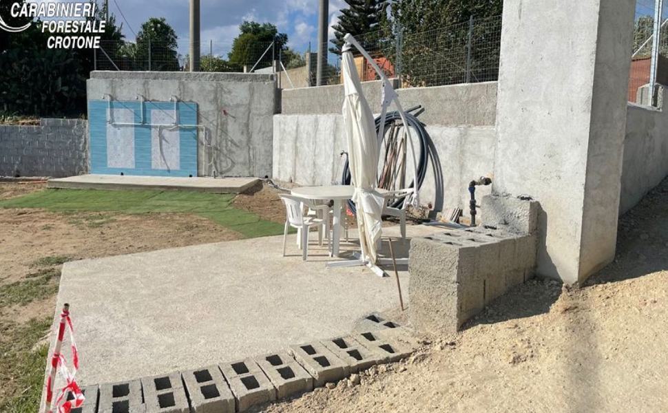 Opere abusive a 300 metri dalla battigia, scatta il sequestro e la denuncia 51 sequestro isola 300mt battigia