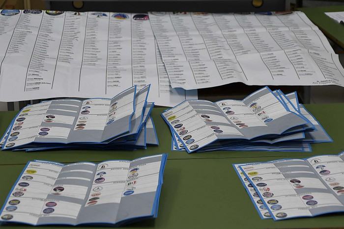 sequestro urne crotone