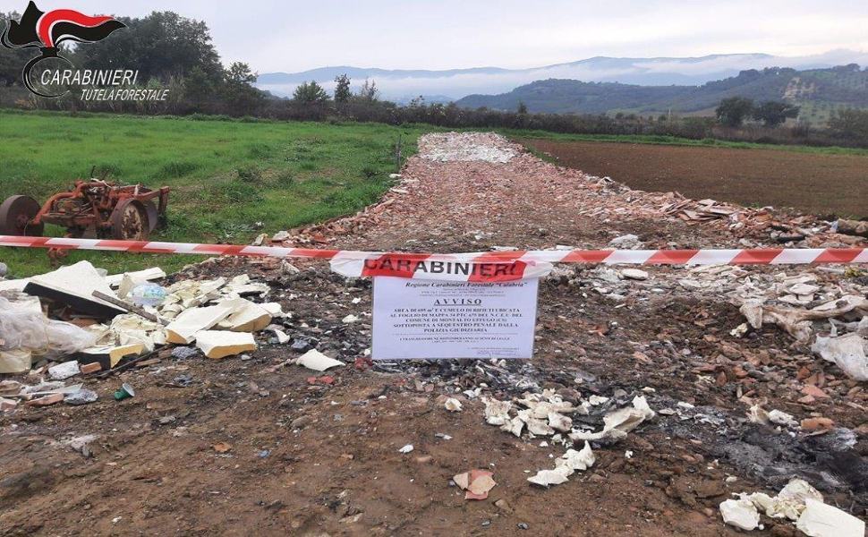 Montalto, sorpreso a bruciare rifiuti in un terreno: denunciato imprenditore edile 51 sequestro3 1