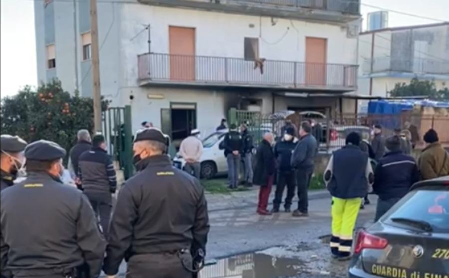 Schiavonea, sgomberata palazzina occupata abusivamente da migranti 59 sgombero schiavonea palazzina migranti