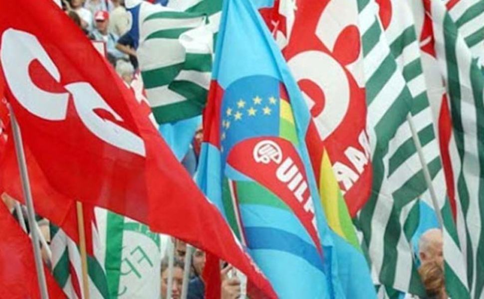 Sciopero dei lavoratori nel cosentino «non paghino le imprese agricole» 51 sindacati piazza2 1