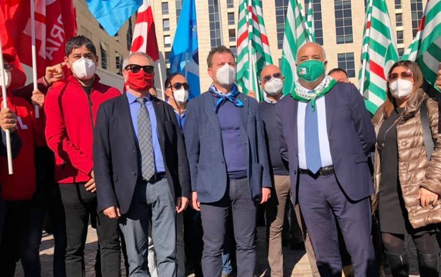 Sindacati in protesta alla cittadella "si esca dal dramma in cui versa la sanità calabrese" 51 sindacati prot cittadella