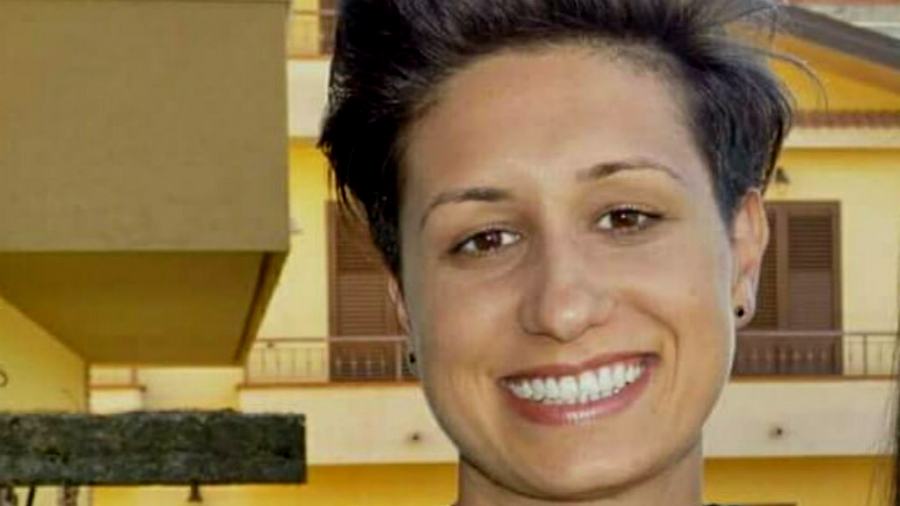 sissy trovato mazza 1 2