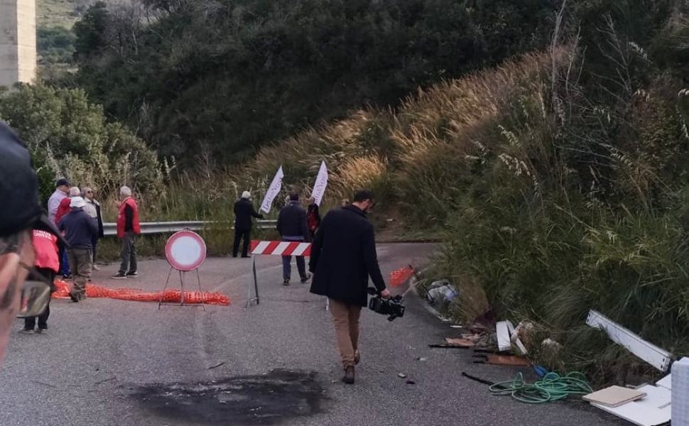 sit in italia nostra san nicola arcella frana provinciale 01